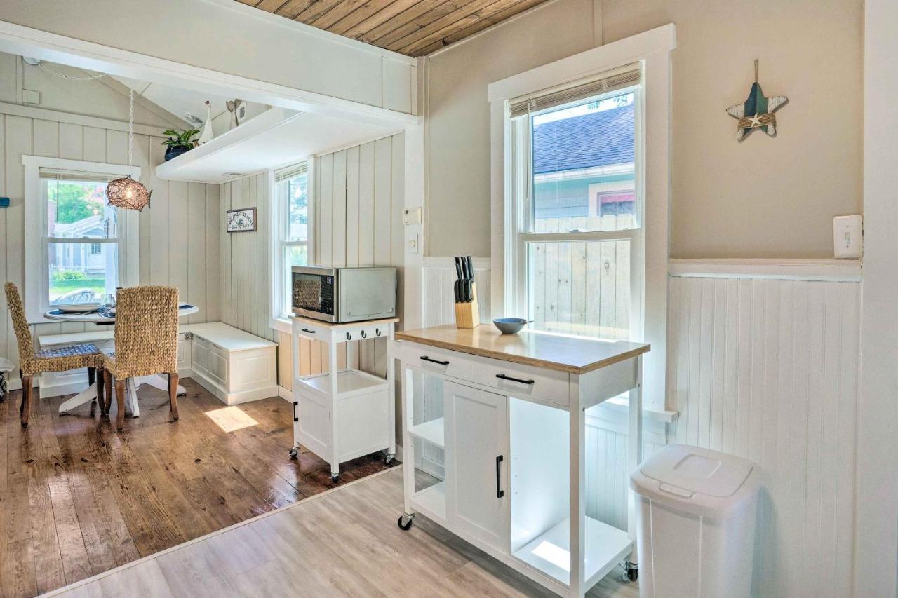 Chic Cottage With Private Yard Steps To Beach! Colonial Beach Exterior foto